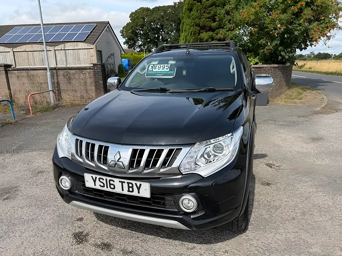 Used 2016 Mitsubishi L200 Warrior Black - Interior and Exterior details 11