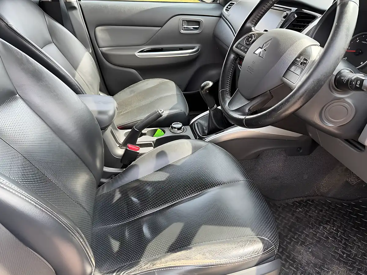 Used 2016 Mitsubishi L200 Warrior Black - Interior and Exterior details 13