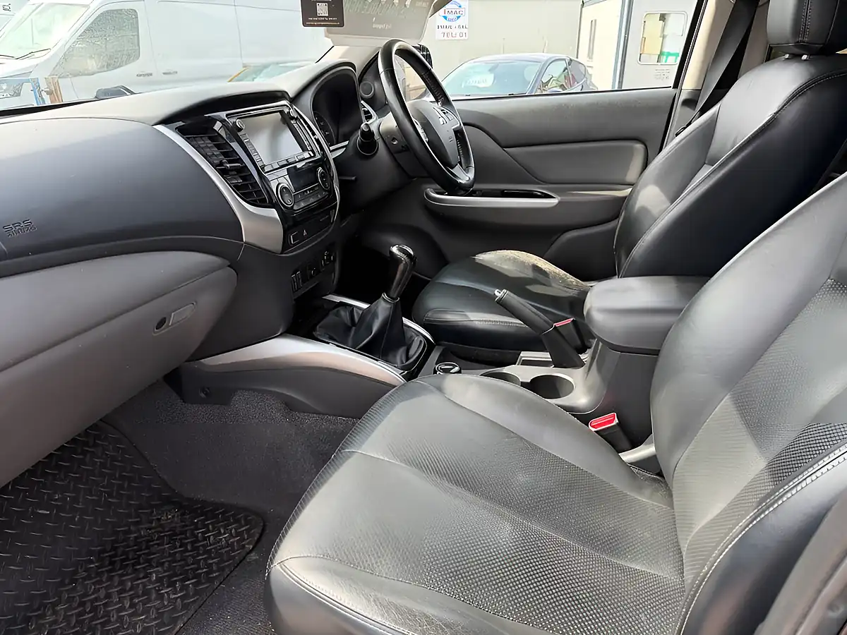 Used 2016 Mitsubishi L200 Warrior Black - Interior and Exterior details 14