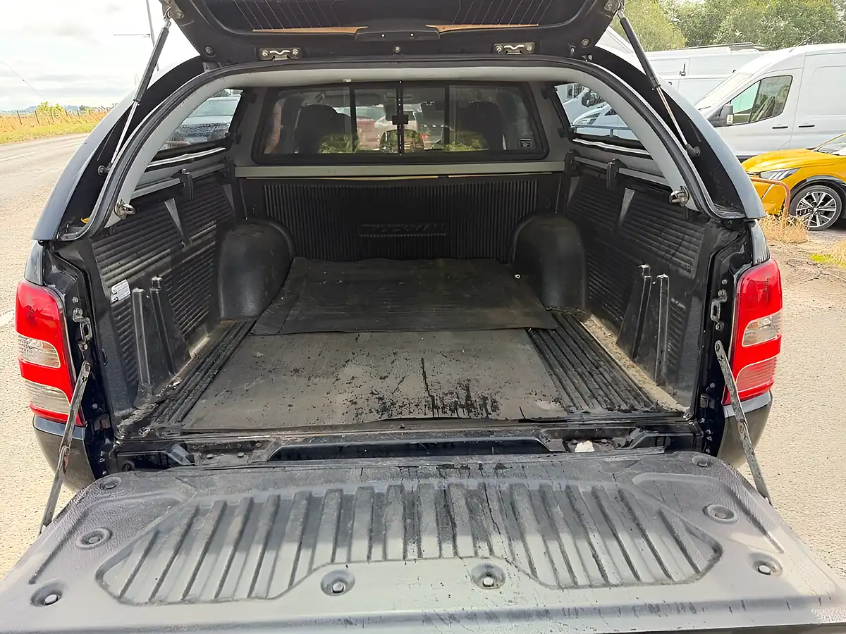 Used 2016 Mitsubishi L200 Warrior Black - Interior and Exterior details 17