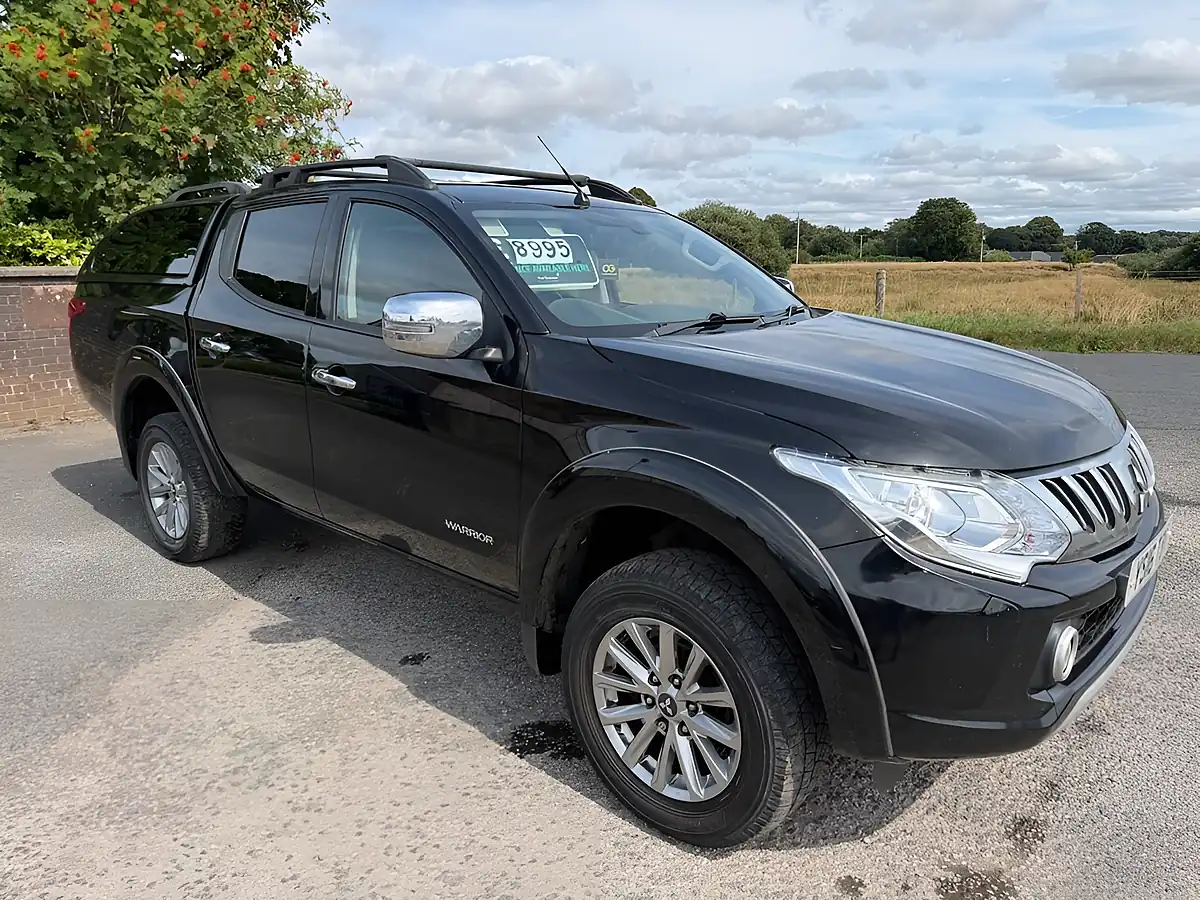 Used 2016 Mitsubishi L200 Warrior Black - Interior and Exterior details 2