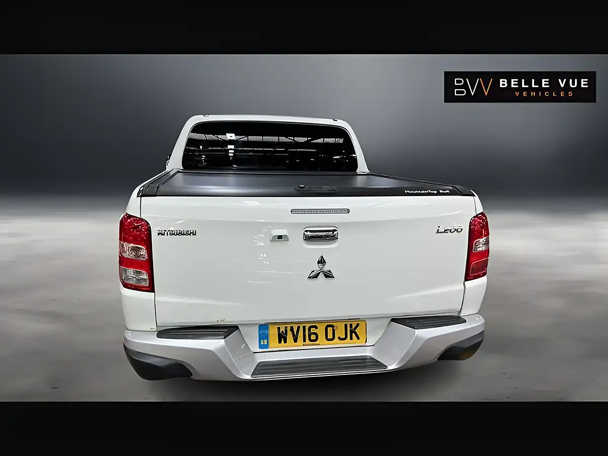 Used 2016 Mitsubishi L200 Warrior Double Cab Polar White - Interior and Exterior details 10
