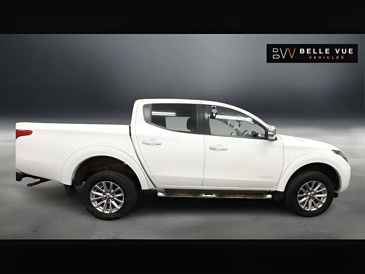 Used 2016 Mitsubishi L200 Warrior Double Cab Polar White - Interior and Exterior details 2