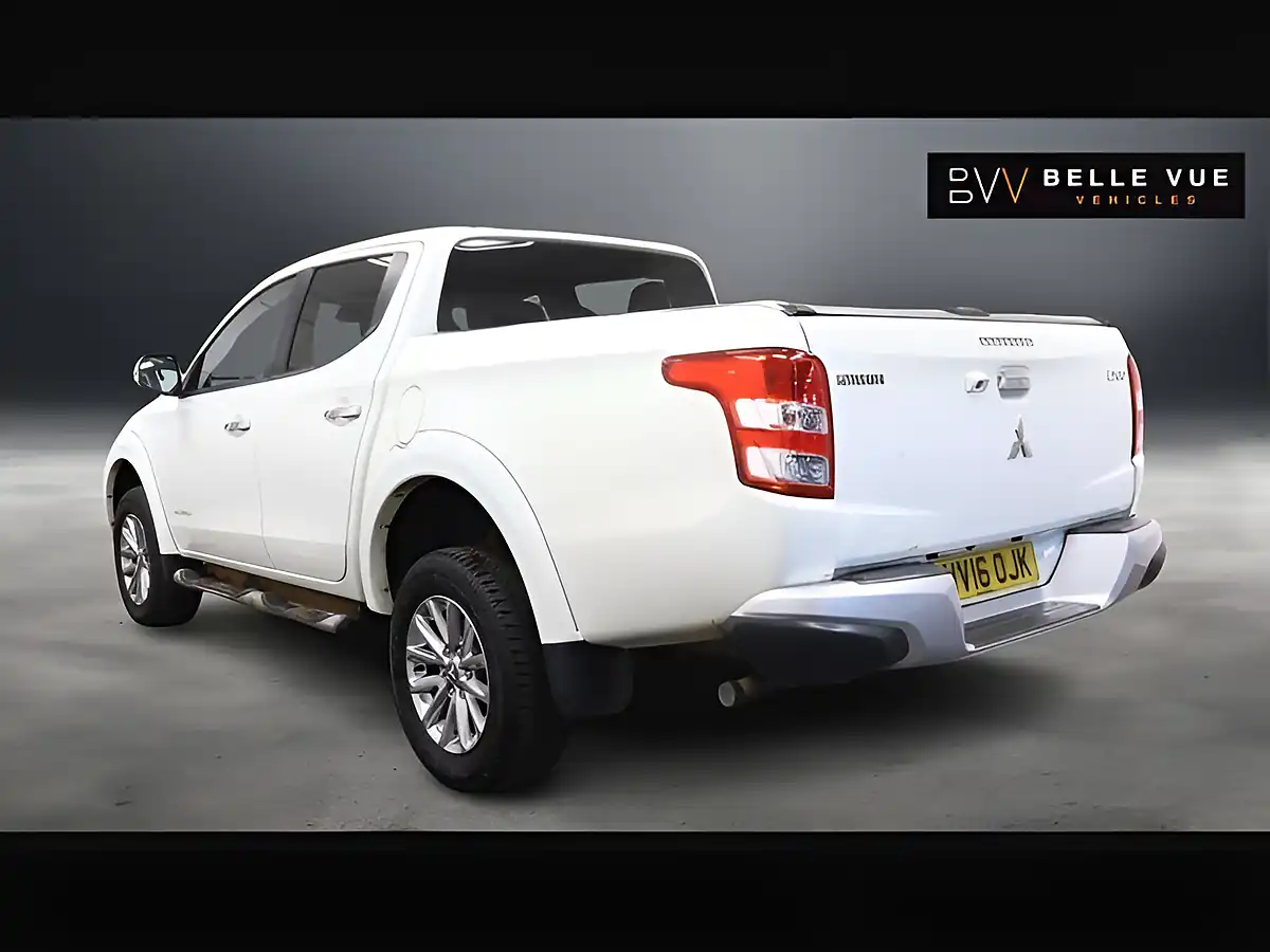 Used 2016 Mitsubishi L200 Warrior Double Cab Polar White - Interior and Exterior details 5