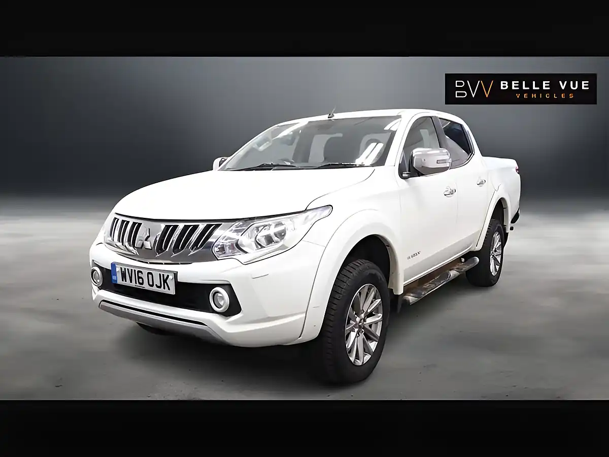 Used 2016 Mitsubishi L200 Warrior Double Cab Polar White - Interior and Exterior details 8
