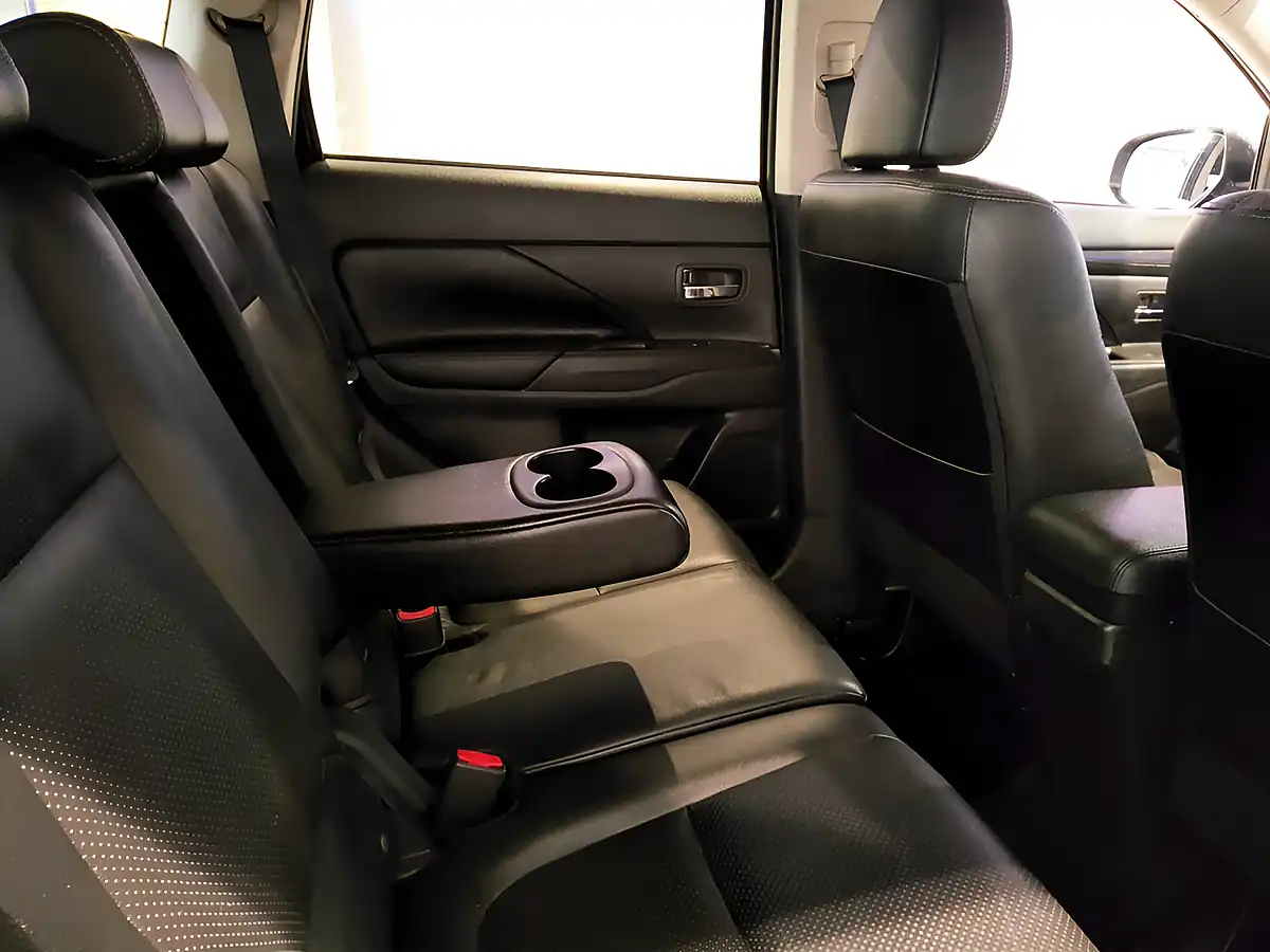 Used 2016 Mitsubishi Outlander 4 5DR Black - Interior and Exterior details 10