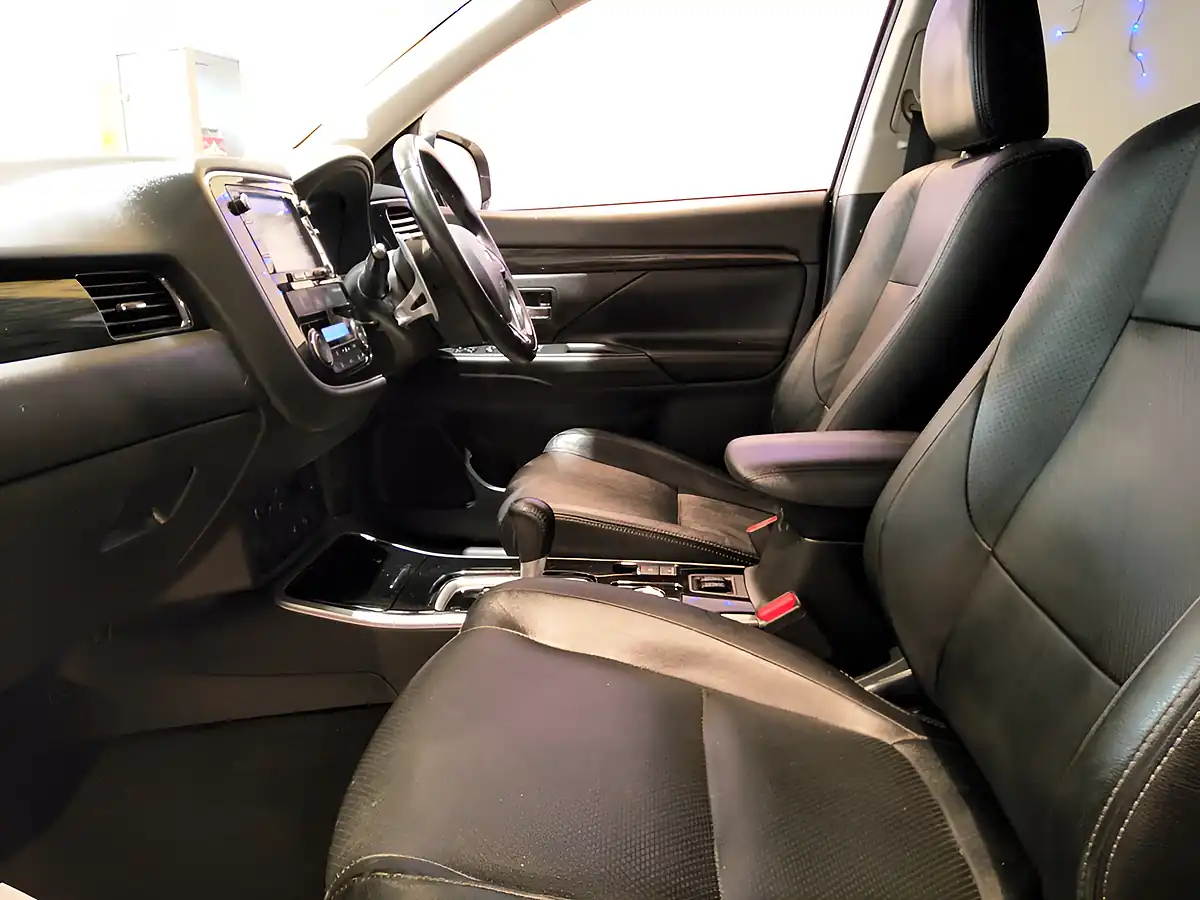 Used 2016 Mitsubishi Outlander 4 5DR Black - Interior and Exterior details 11