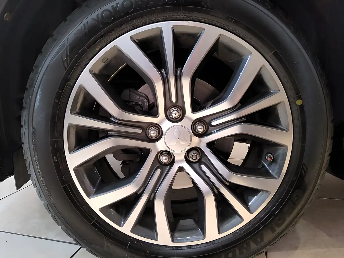 Used 2016 Mitsubishi Outlander 4 5DR Black - Interior and Exterior details 8