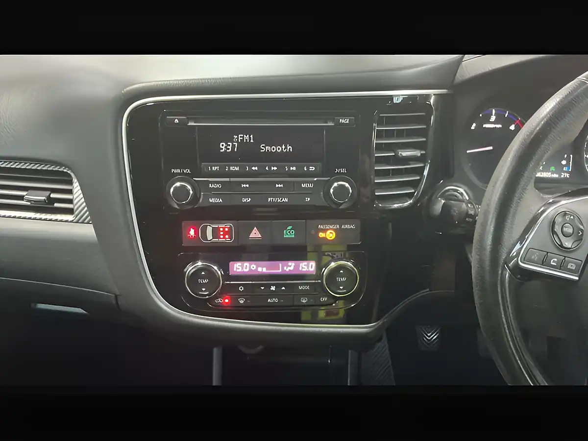 Used 2016 Mitsubishi Outlander Gx 3 Black - Interior and Exterior details 10