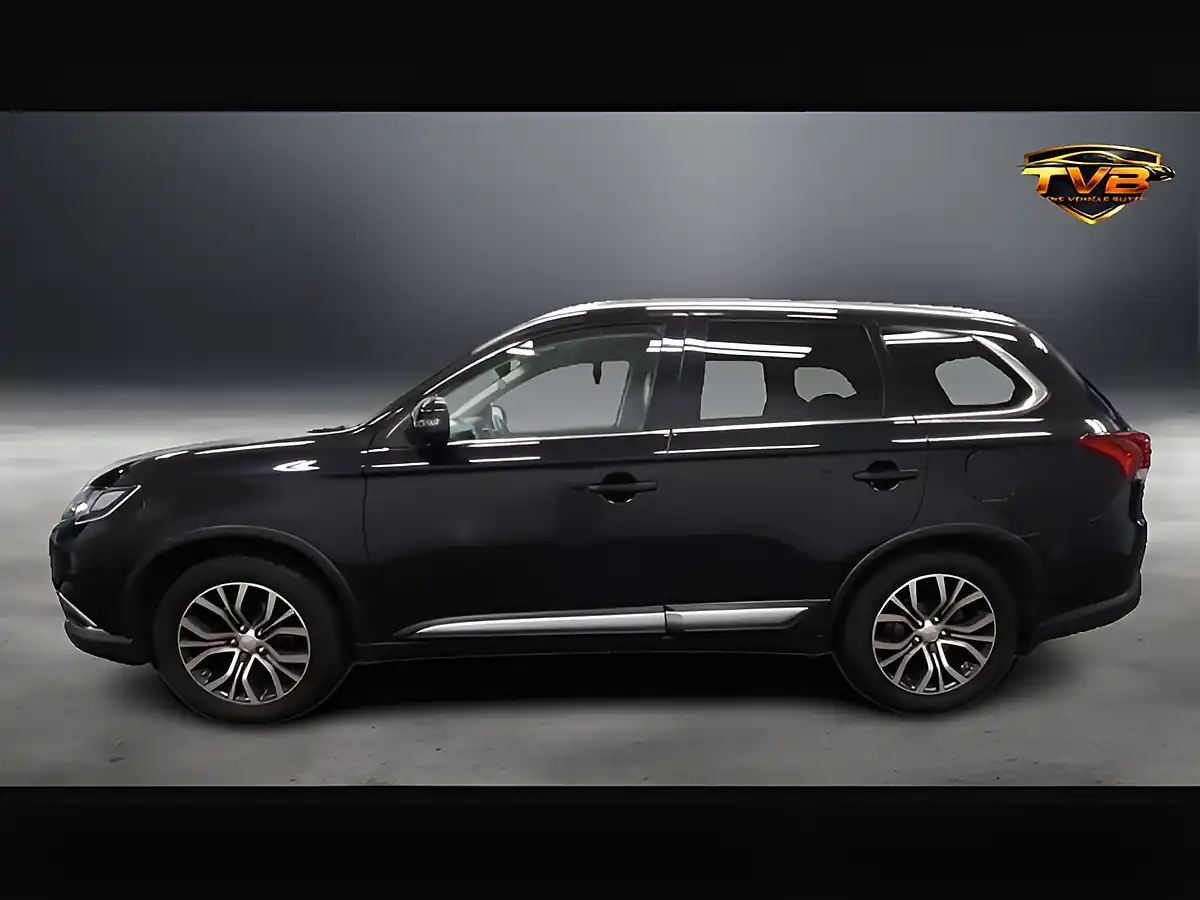 Used 2016 Mitsubishi Outlander Gx 3 Black - Interior and Exterior details 6
