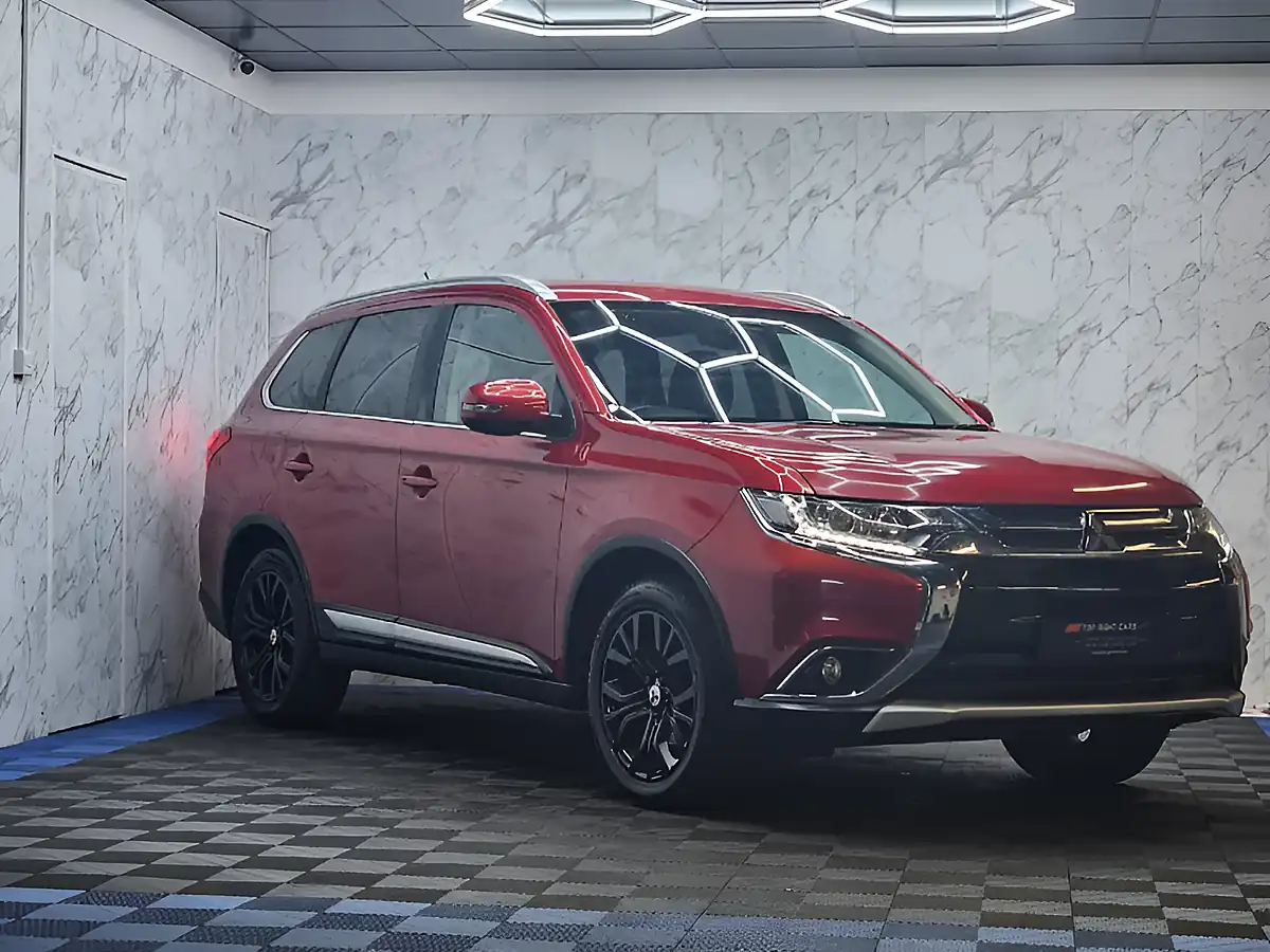 Used 2016 Mitsubishi Outlander GX3 Red - Front View