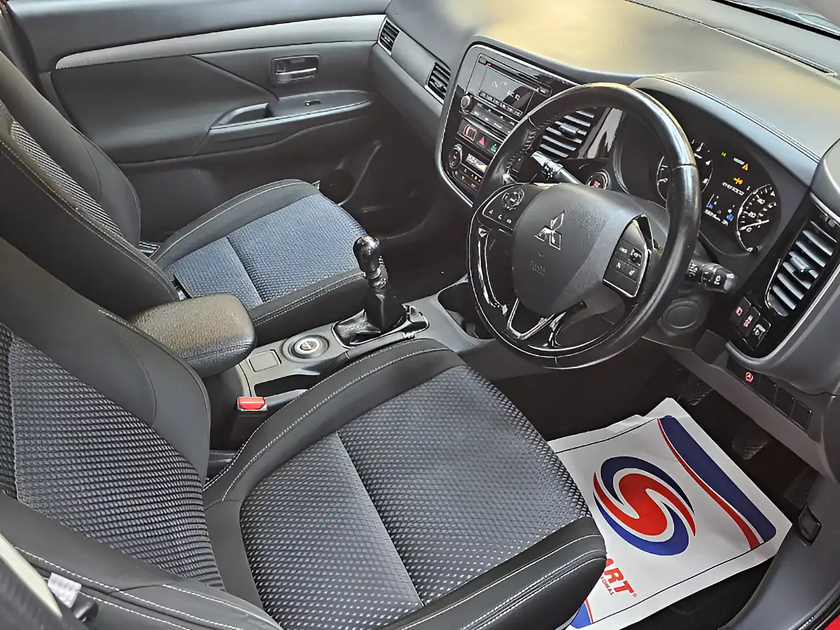 Used 2016 Mitsubishi Outlander GX3 Red - Interior and Exterior details 12