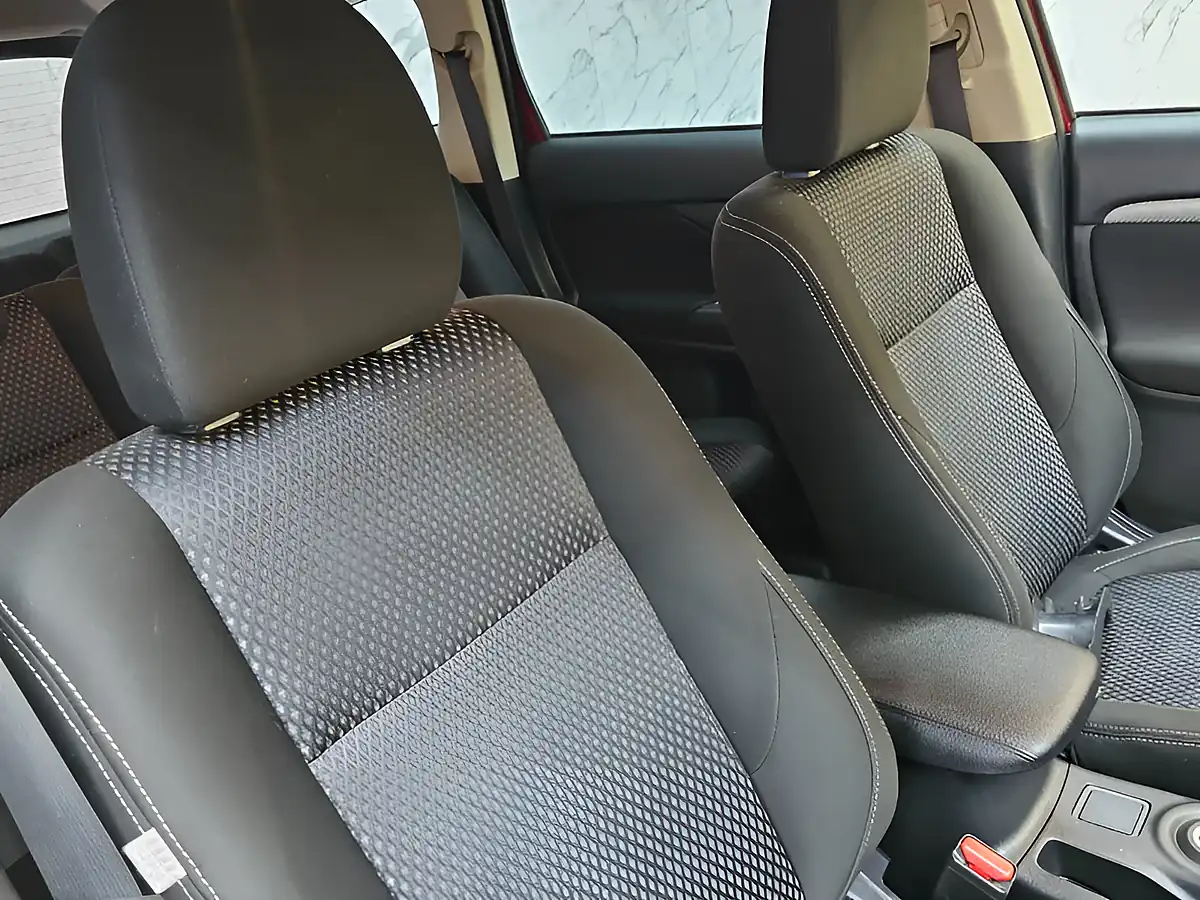 Used 2016 Mitsubishi Outlander GX3 Red - Interior and Exterior details 13