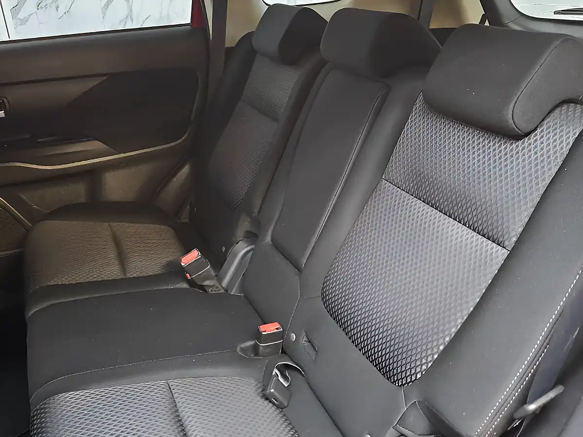 Used 2016 Mitsubishi Outlander GX3 Red - Interior and Exterior details 15