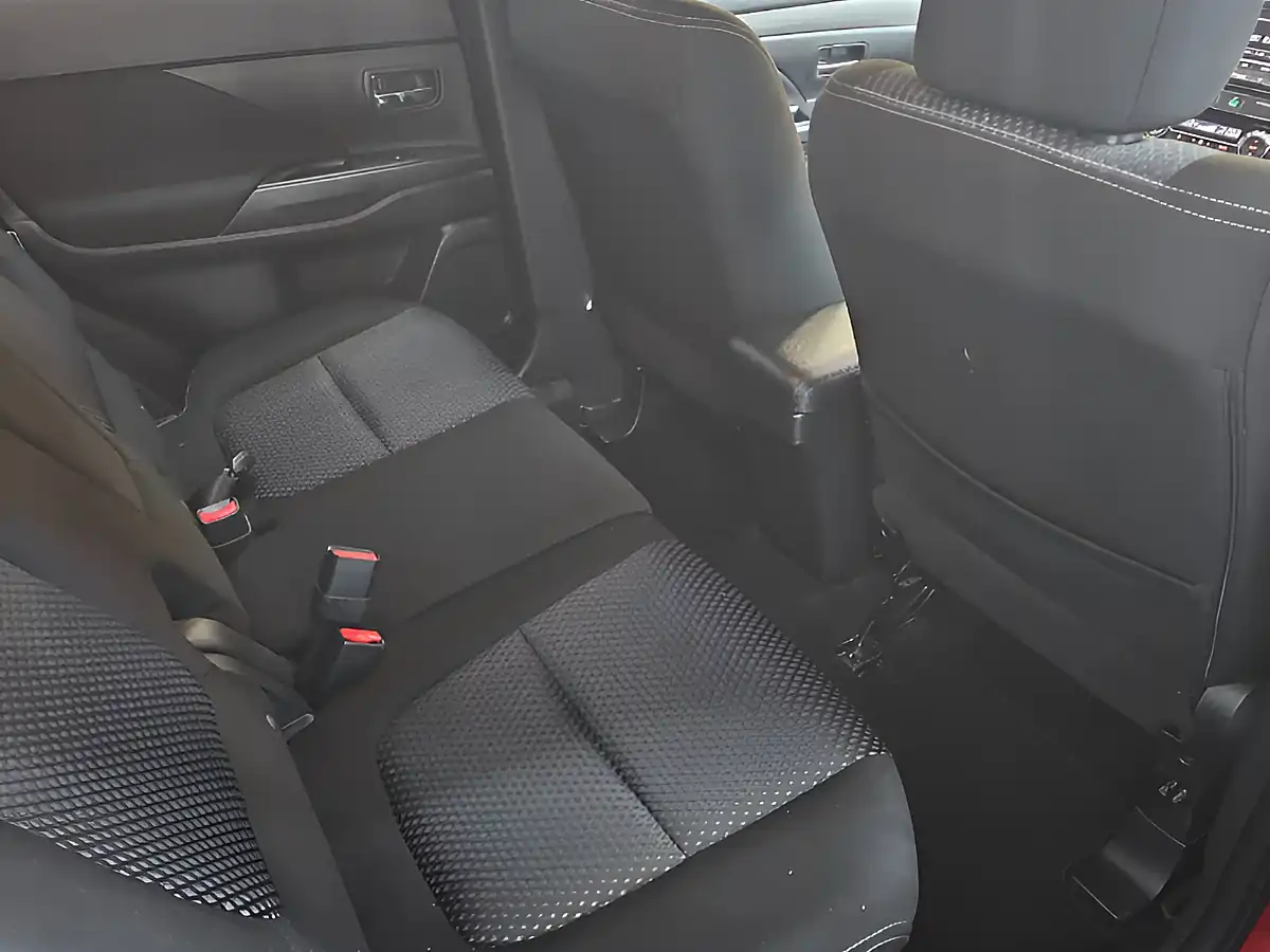 Used 2016 Mitsubishi Outlander GX3 Red - Interior and Exterior details 16
