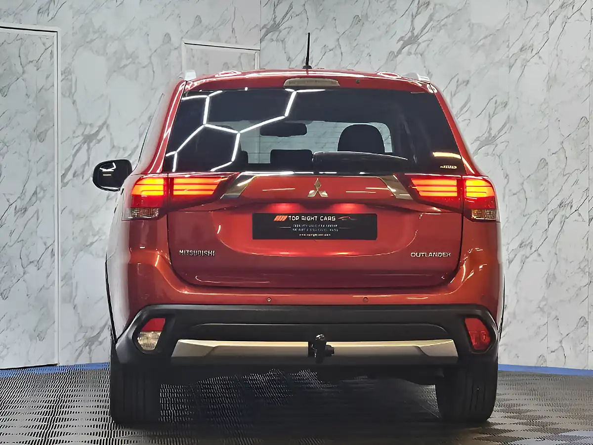 Used 2016 Mitsubishi Outlander GX3 Red - Interior and Exterior details 6