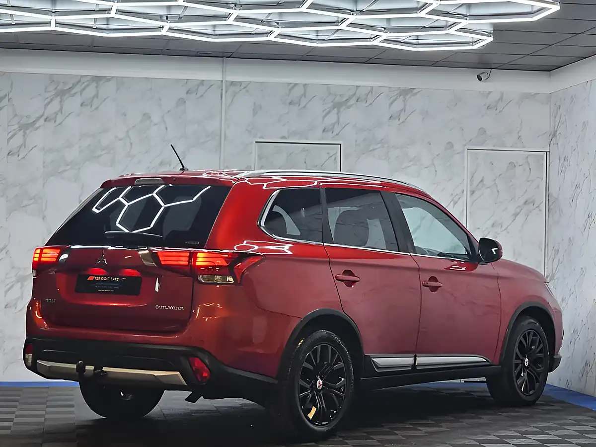 Used 2016 Mitsubishi Outlander GX3 Red - Interior and Exterior details 9