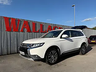 Used 2016 Mitsubishi Outlander GX3 White - Interior and Exterior details 10