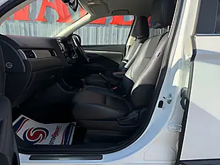 Used 2016 Mitsubishi Outlander GX3 White - Interior and Exterior details 11