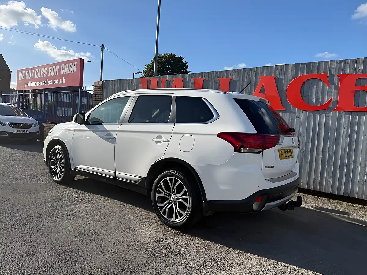 Used 2016 Mitsubishi Outlander GX3 White - Interior and Exterior details 15