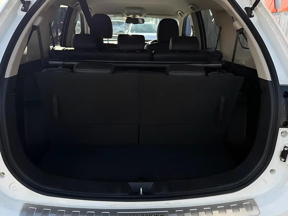Used 2016 Mitsubishi Outlander GX3 White - Interior and Exterior details 17