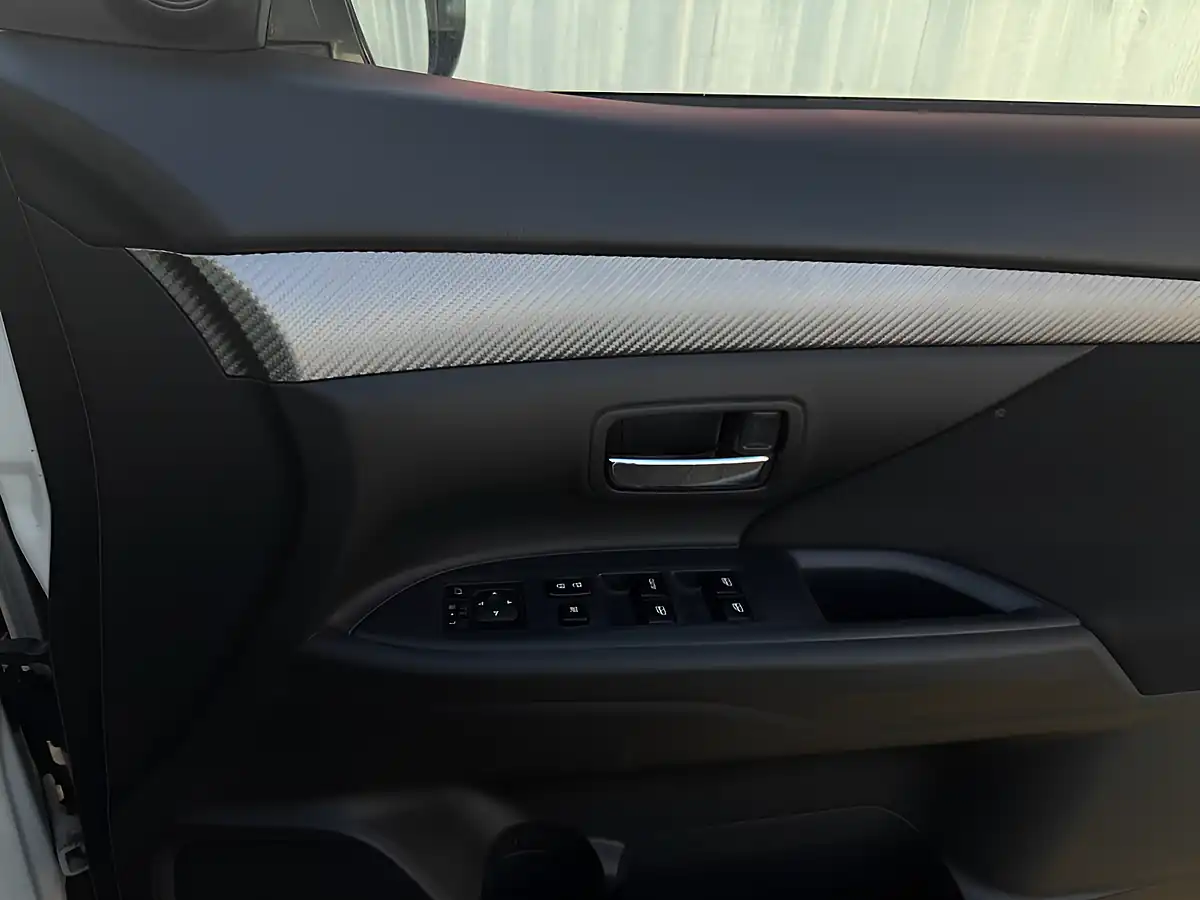 Used 2016 Mitsubishi Outlander GX3 White - Interior and Exterior details 19