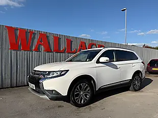 Used 2016 Mitsubishi Outlander GX3 White - Interior and Exterior details 8