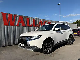 Used 2016 Mitsubishi Outlander GX3 White - Interior and Exterior details 9