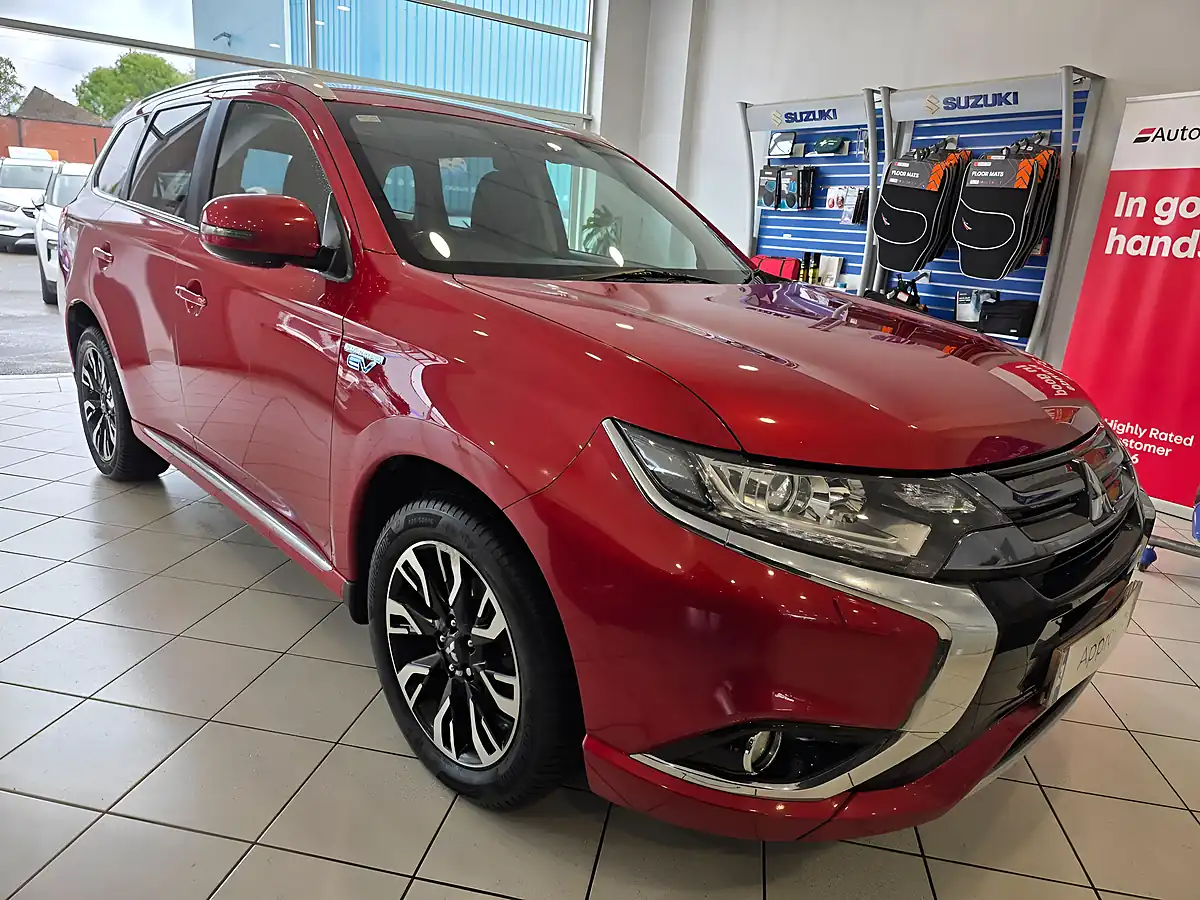 Used 2016 Mitsubishi Outlander GX3h+ Red - Front View