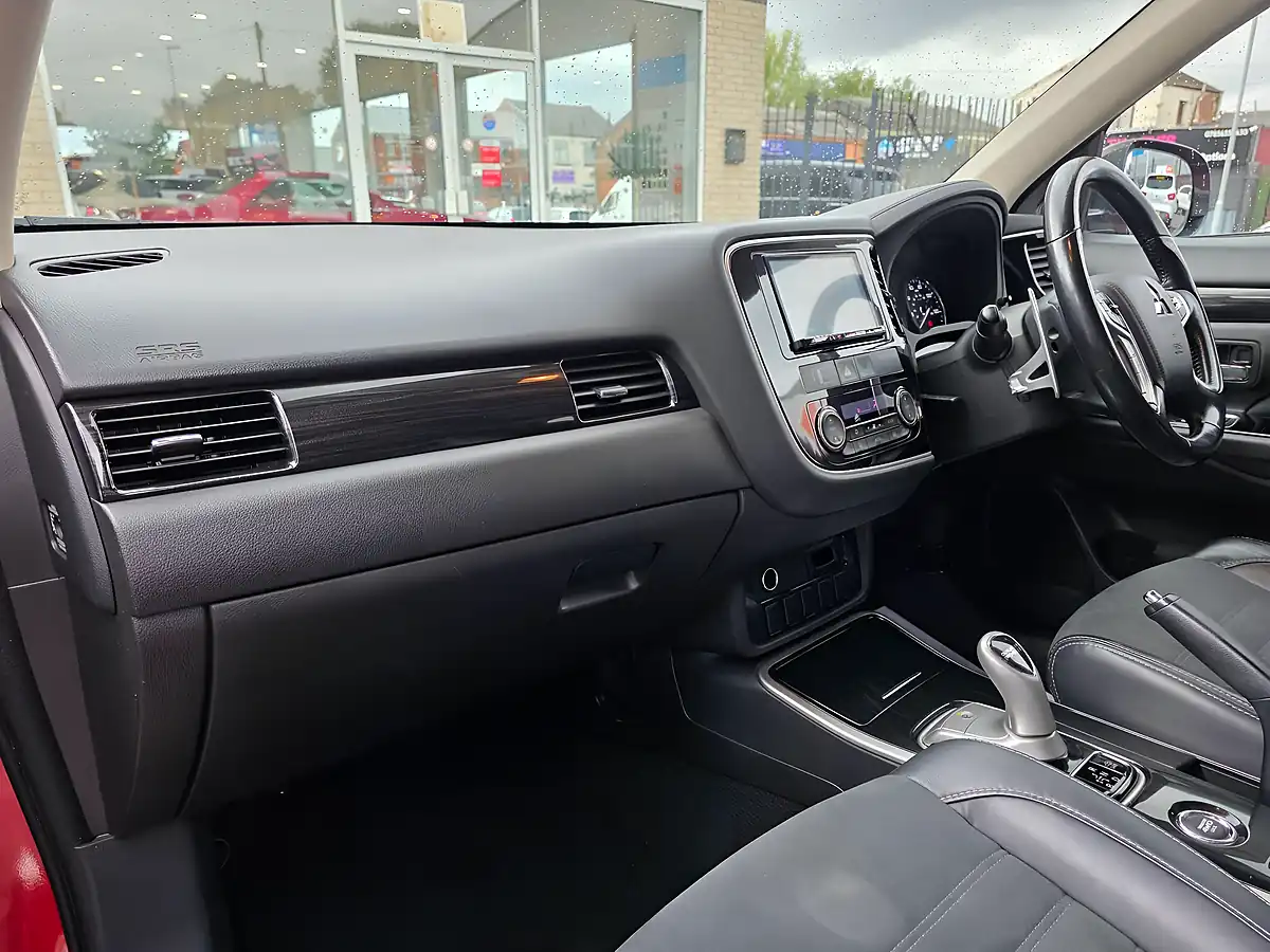 Used 2016 Mitsubishi Outlander GX3h+ Red - Interior and Exterior details 10