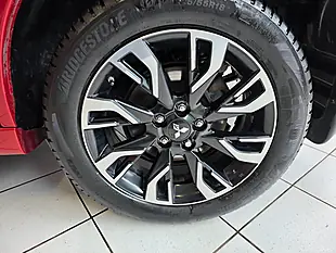 Used 2016 Mitsubishi Outlander GX3h+ Red - Interior and Exterior details 15