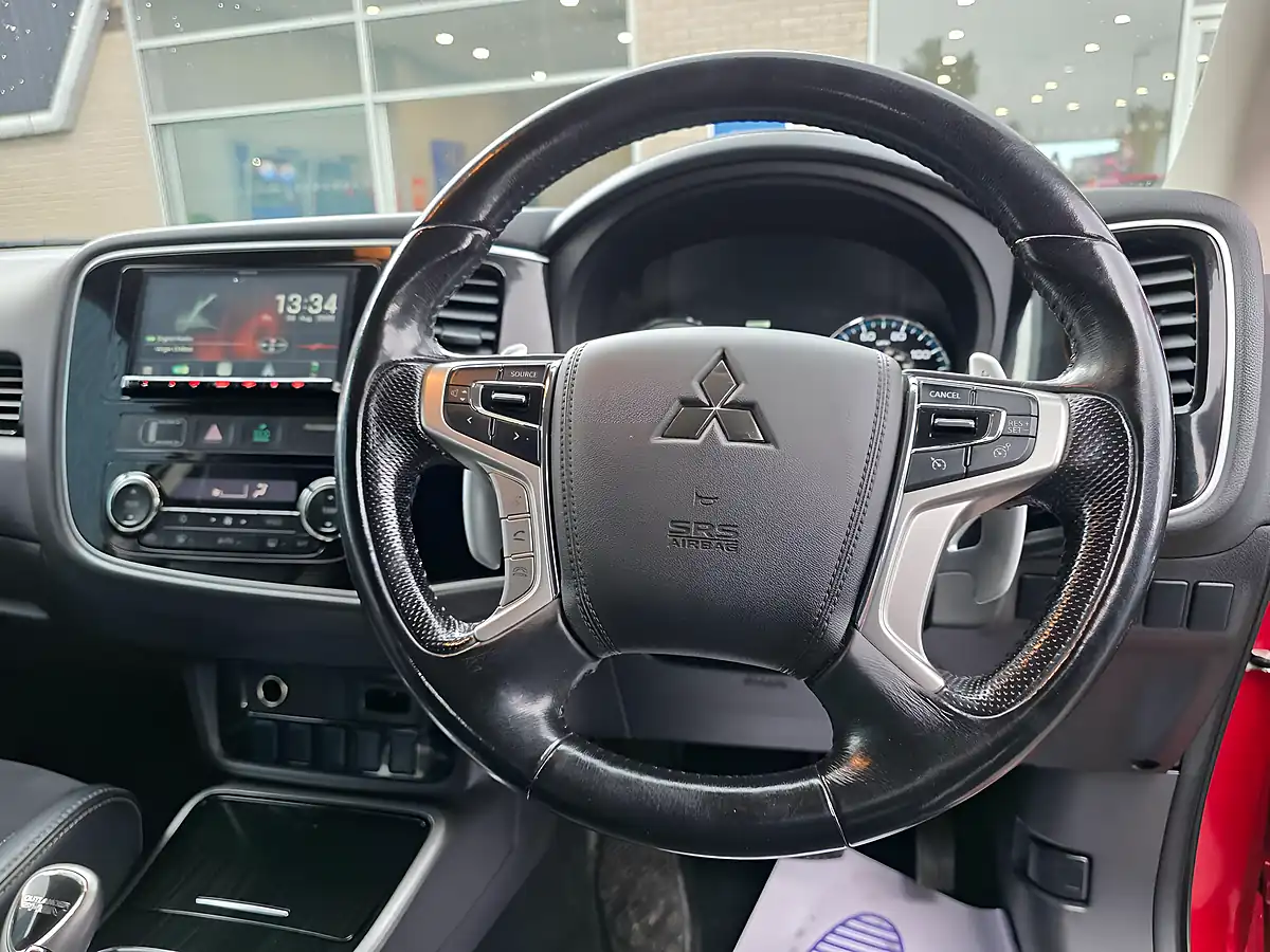 Used 2016 Mitsubishi Outlander GX3h+ Red - Interior and Exterior details 17