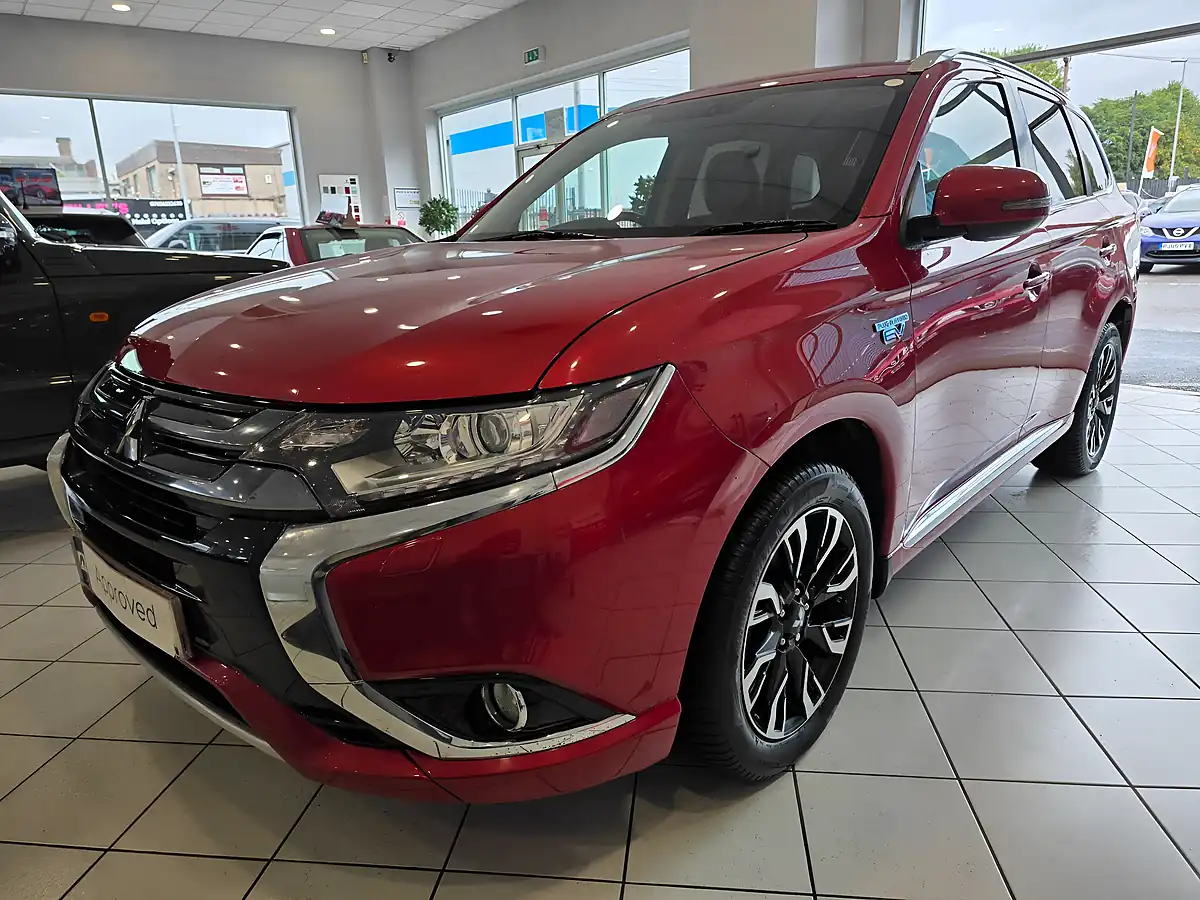 Used 2016 Mitsubishi Outlander GX3h+ Red - Interior and Exterior details 3