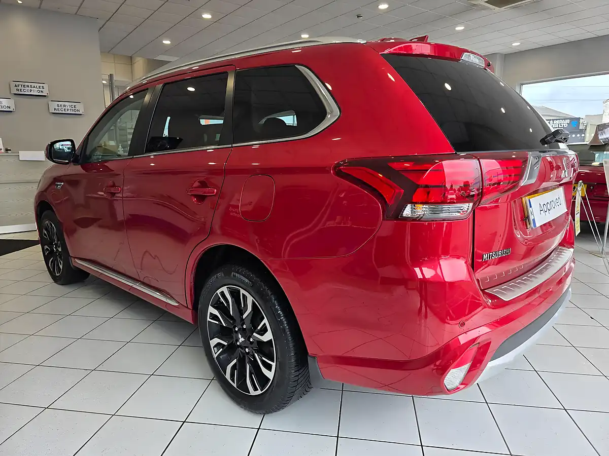 Used 2016 Mitsubishi Outlander GX3h+ Red - Interior and Exterior details 4