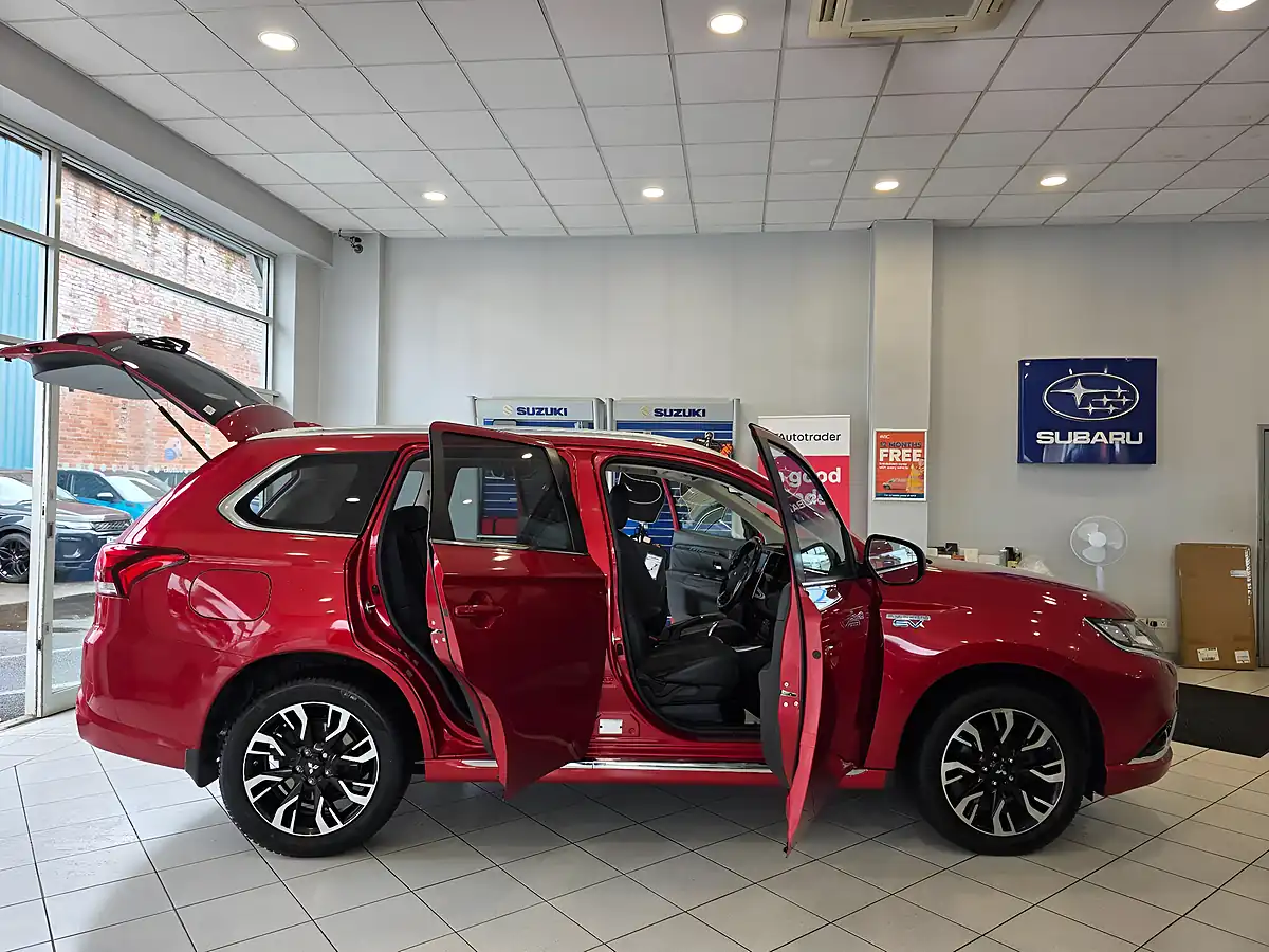 Used 2016 Mitsubishi Outlander GX3h+ Red - Interior and Exterior details 9