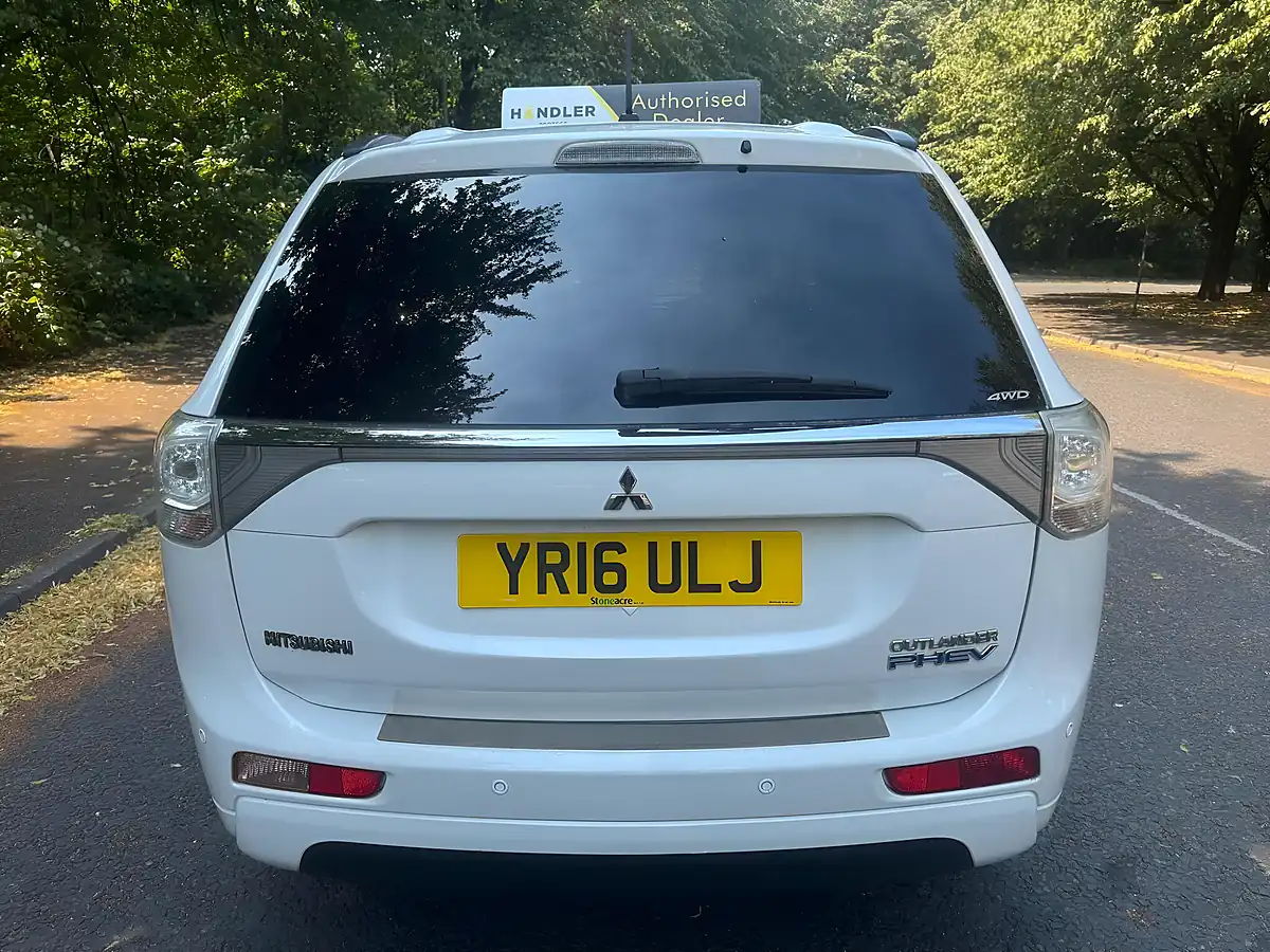 Used 2016 Mitsubishi Outlander GX3h White - Interior and Exterior details 10