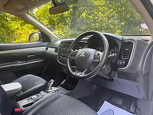 Used 2016 Mitsubishi Outlander GX3h White - Interior and Exterior details 15