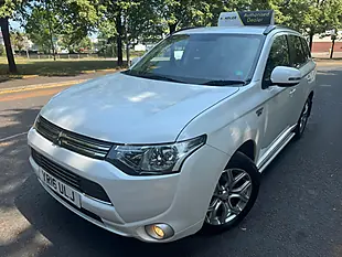 Used 2016 Mitsubishi Outlander GX3h White - Interior and Exterior details 4