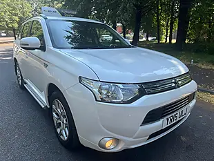 Used 2016 Mitsubishi Outlander GX3h White - Interior and Exterior details 6