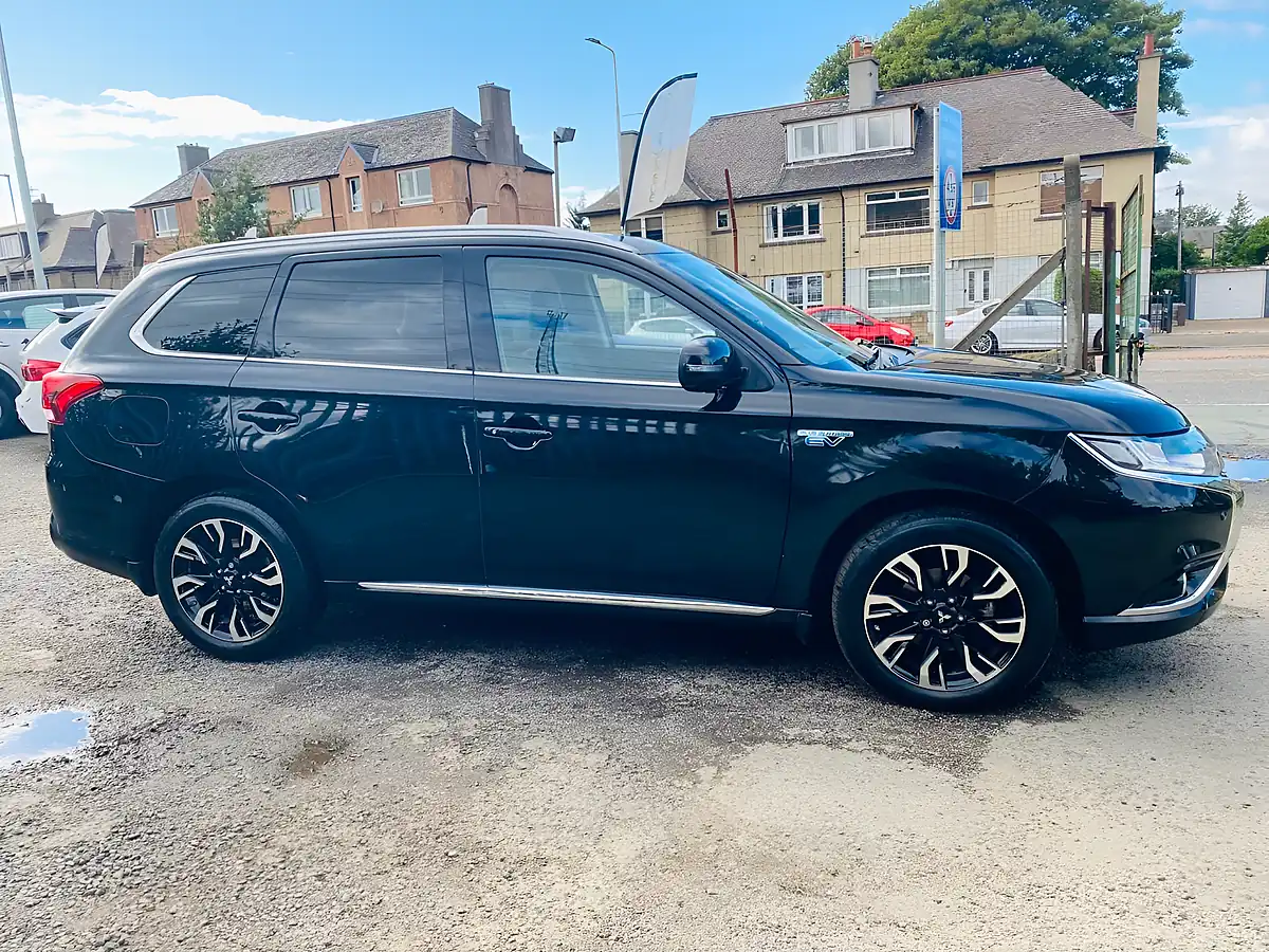 Used 2016 Mitsubishi Outlander GX4hs Black - Interior and Exterior details 10