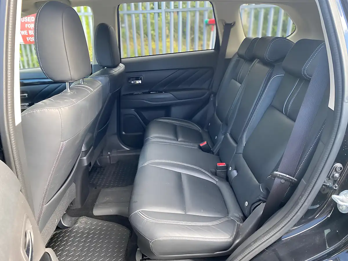 Used 2016 Mitsubishi Outlander GX4hs Black - Interior and Exterior details 13