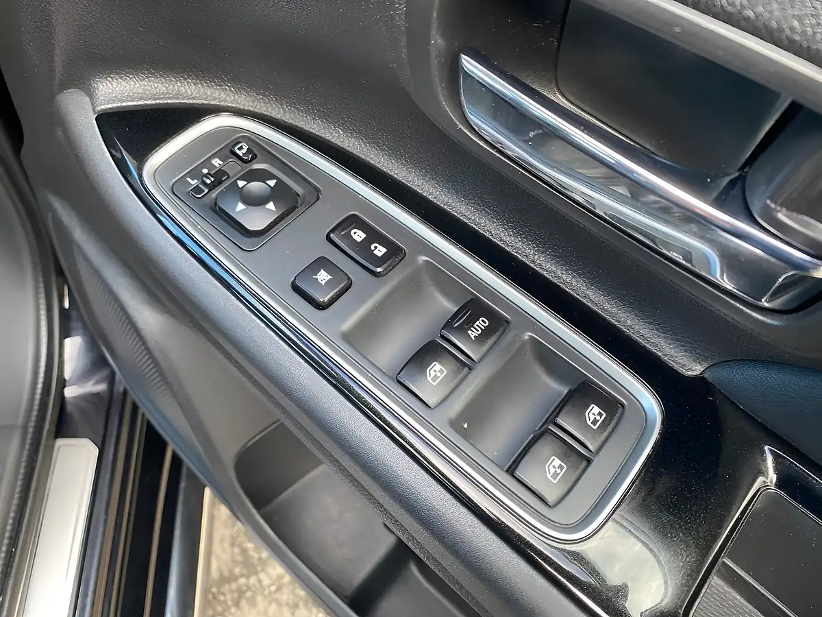 Used 2016 Mitsubishi Outlander GX4hs Black - Interior and Exterior details 15