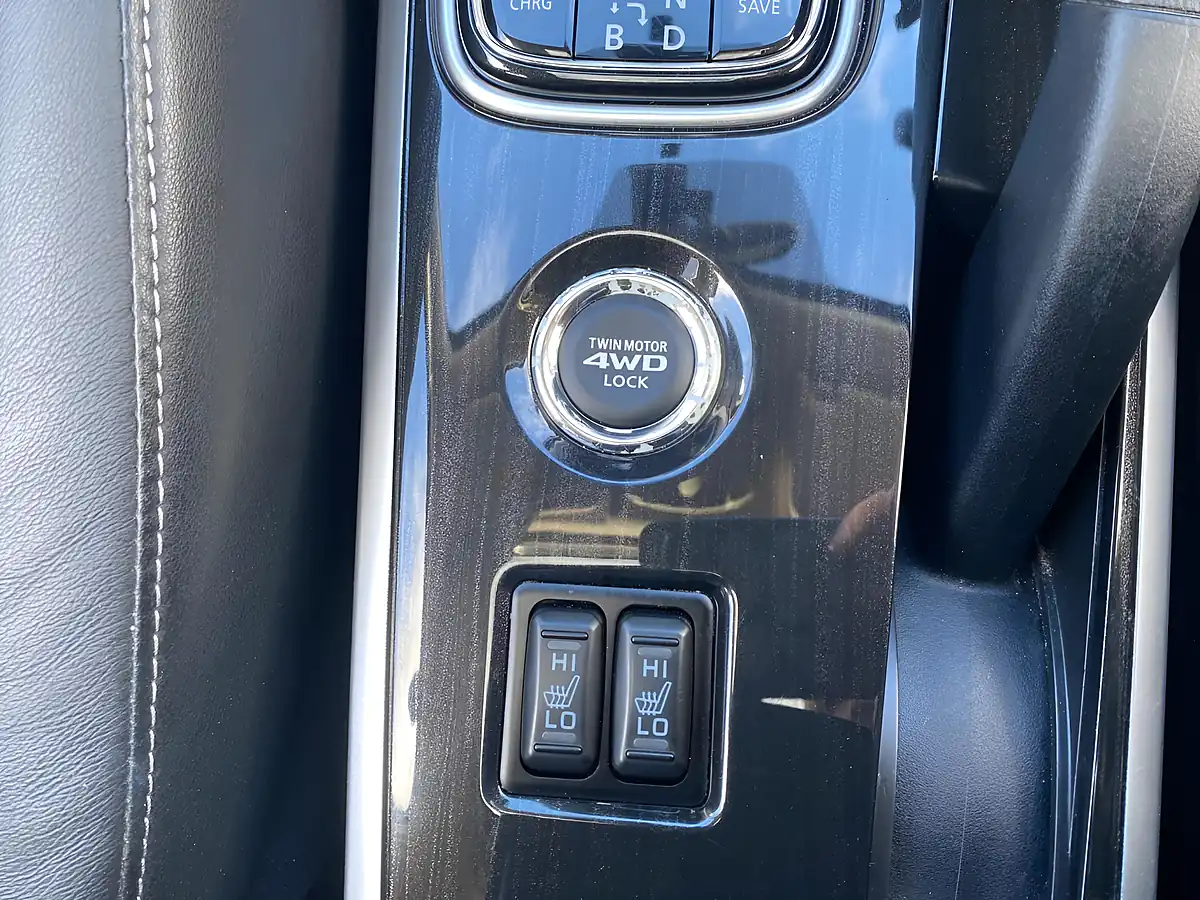 Used 2016 Mitsubishi Outlander GX4hs Black - Interior and Exterior details 6