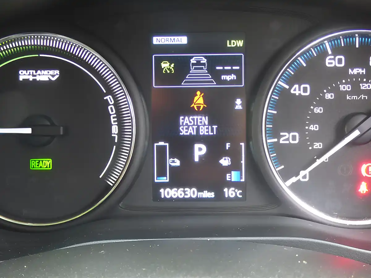Used 2016 Mitsubishi Outlander GX4hs Black - Interior and Exterior details 14