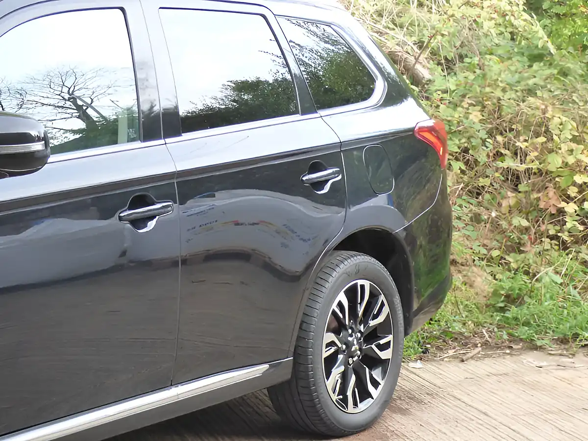 Used 2016 Mitsubishi Outlander GX4hs Black - Interior and Exterior details 16