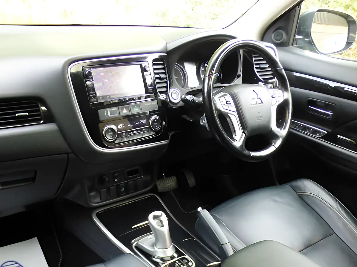Used 2016 Mitsubishi Outlander GX4hs Black - Interior and Exterior details 3