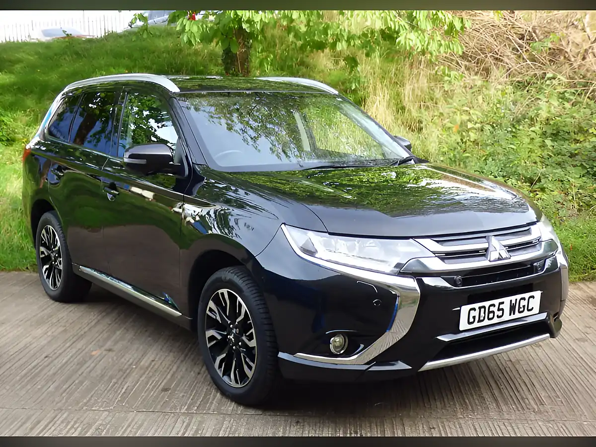 Used 2016 Mitsubishi Outlander GX4hs Black - Interior and Exterior details 4