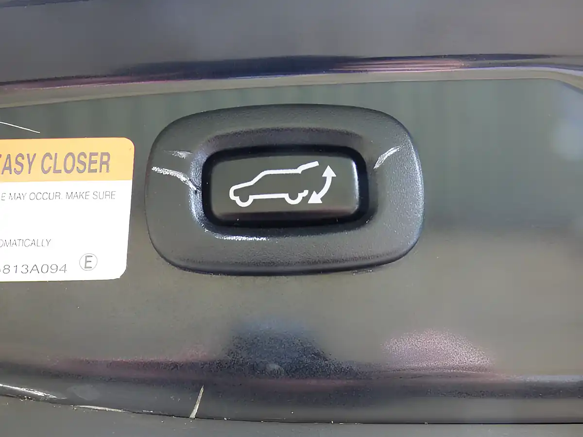 Used 2016 Mitsubishi Outlander GX4hs Black - Interior and Exterior details 5