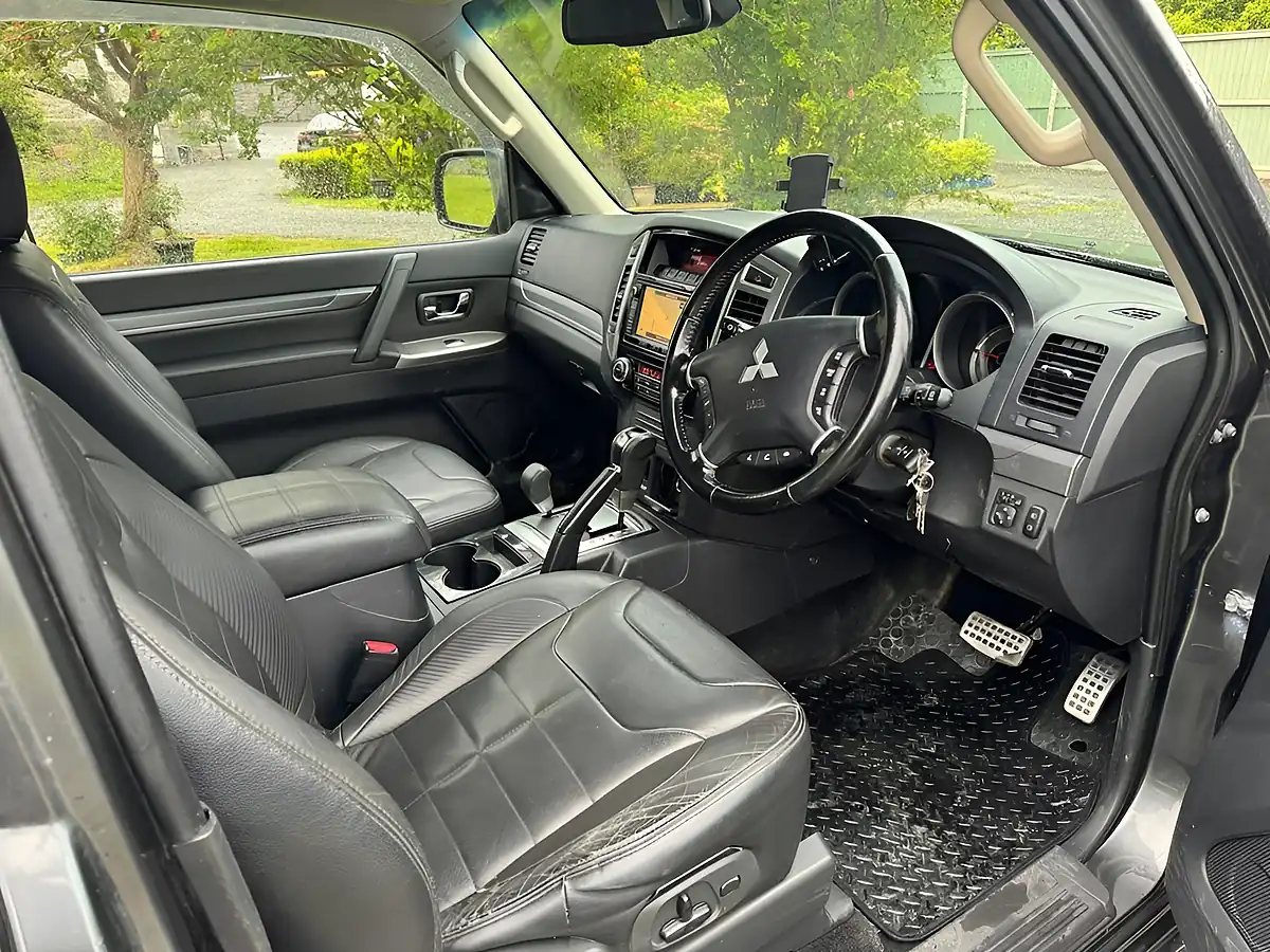 Used 2016 Mitsubishi Shogun Barbarian Grey - Interior and Exterior details 7