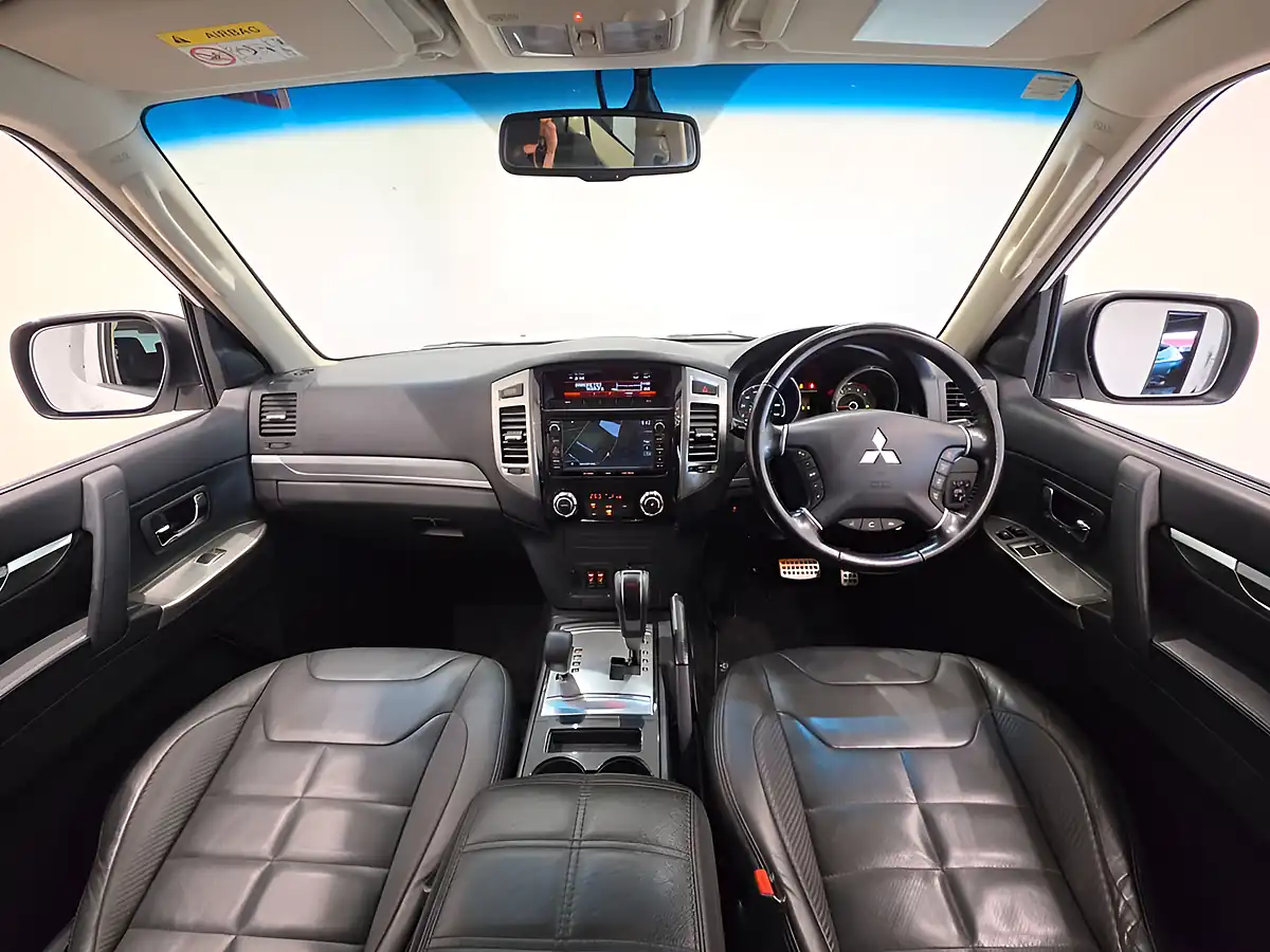 Used 2016 Mitsubishi Shogun Barbarian White - Interior and Exterior details 20